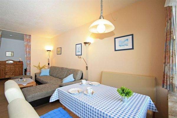 Wohnzimmer mit Essbereich