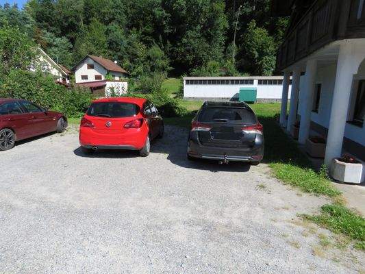 2 Stellplätze direkt am Haus    