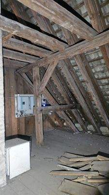 Dachgeschoss mit Wechselrichter Solar.jpg
