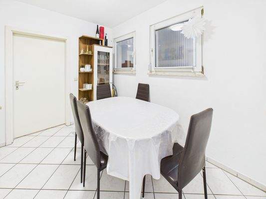 Küche mit Essbereich