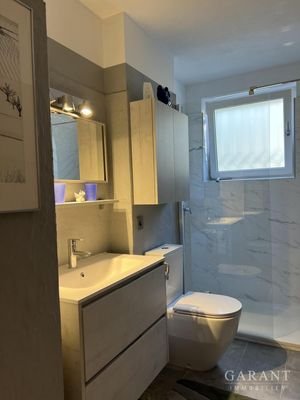 Badezimmer mit Fenster