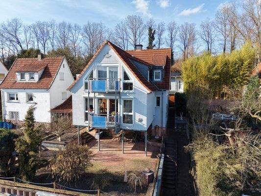 Vorderansicht mit Terrasse