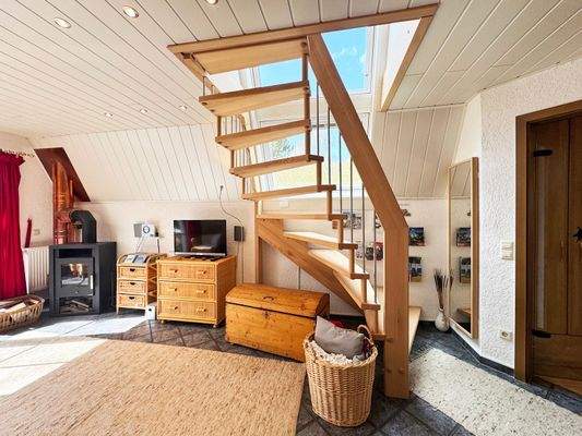 Holztreppe in das OG