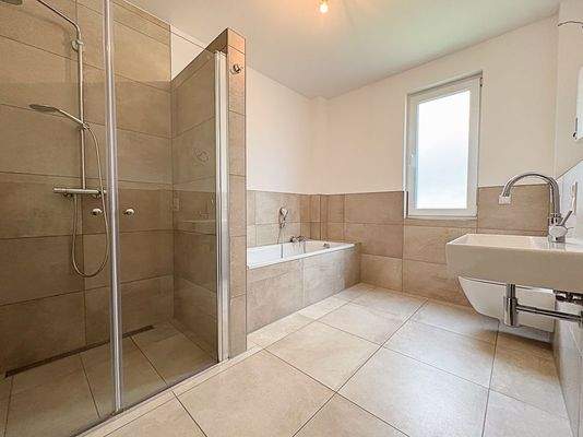 Impression Tageslichtbadezimmer