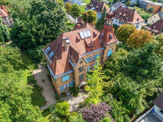 Exklusive Villa aus der Vogelperspektive 