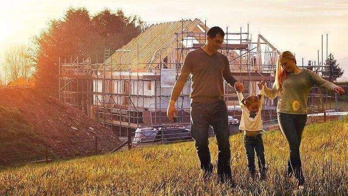 Collage-Grundstueck-Baustelle (1).jpg