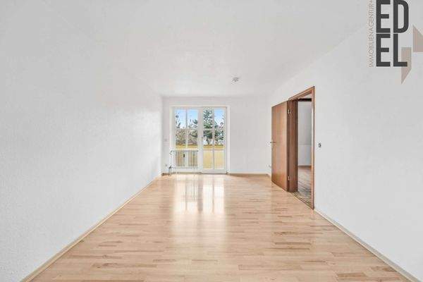 Wohnzimmer mit Balkonzugang