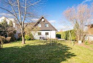 Hausansicht von Garten