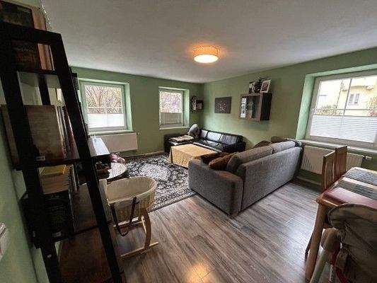 5.  Wohn- und Esszimmer