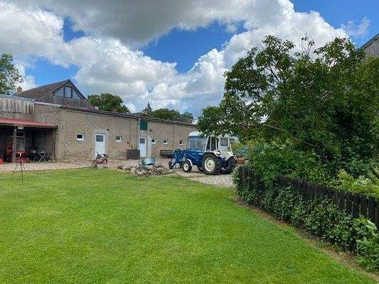 Nebengelass, Grundstück