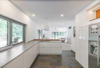 Große, hochwertige Küche