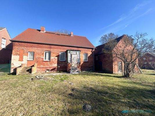 Rückansicht mit Stallung