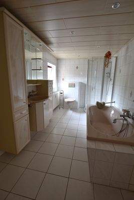 Badezimmer auf halber Treppe