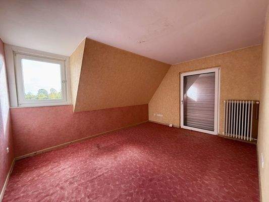 Wohnzimmer mit Ausgang Balkon, OG