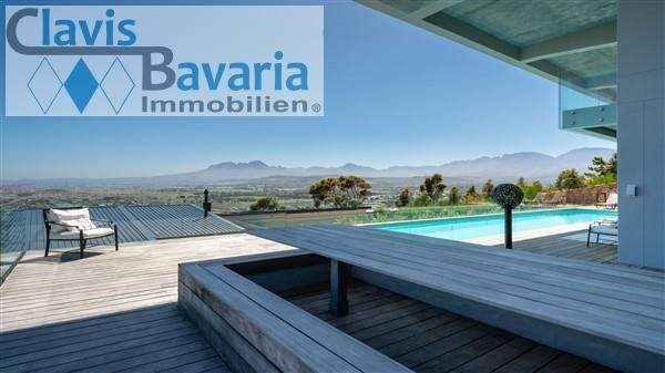 Poolbereich mit fantastischem Blick