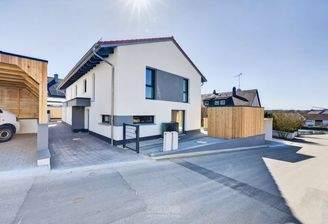 Straßenseite Eingangsbereich