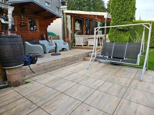 Freisitz mit 2 Gartenhäusern