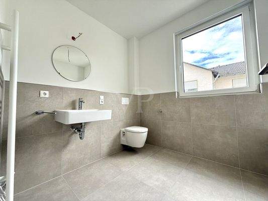 Badezimmer 1 mit Badewanne