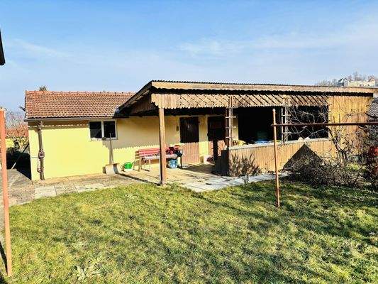 Garagengebäude mti Pergola