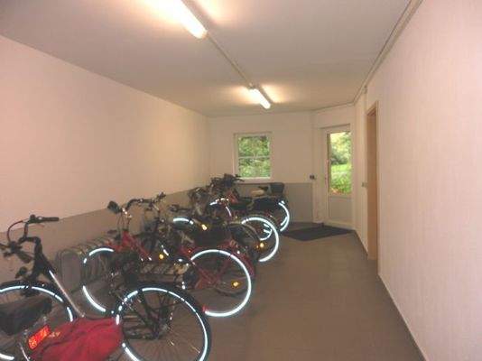 Fahrradkeller mit sep. Zugang, Gartengeschoss