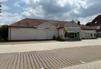 Ansicht Parkplätze zum Haupteingang