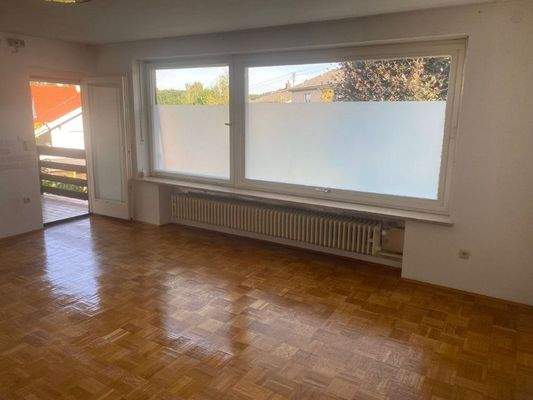 Wohn-Schlafzimmer - Ausgang zum Balkon 1. Bild