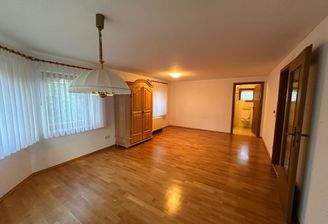 Schlafzimmer mit Badezimmer