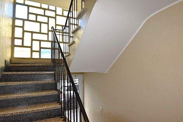 Treppenhaus, 2-Zimmer-Wohnung mit Balkon zum Kauf in Düsseldorf Wersten, Frank Ewe Immobilienmakler Düsseldorf