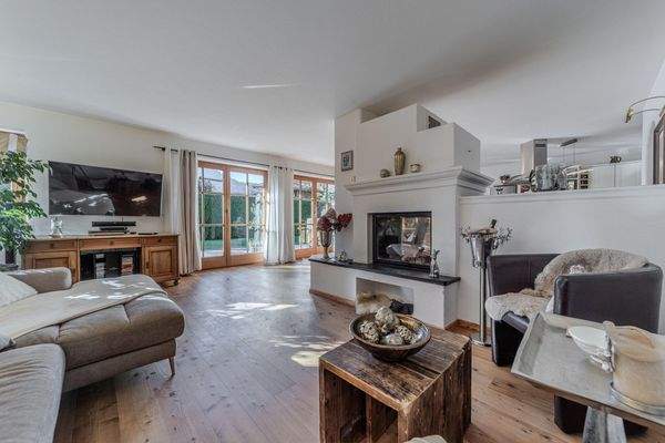 Wohnbereich mit Kamin