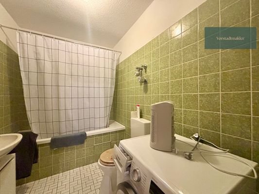 Badezimmer mit Waschmaschinenanschluss