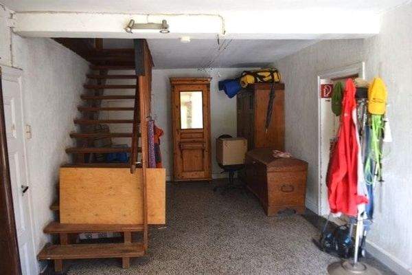 EG Flur mit Treppe