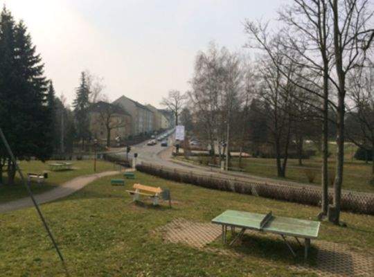 Angrenzend Park, Freizeitgelände, Spielplatz, Frei
