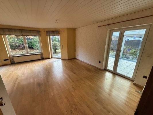 Wohnzimmer mit angrenzendem Wintergarten