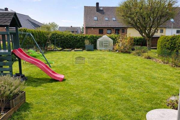 schöner Garten mit viel Spielraum