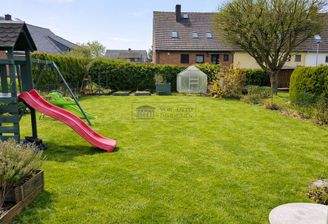 schöner Garten mit viel Spielraum