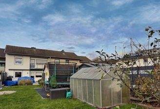 Blick vom Garten zum Haus