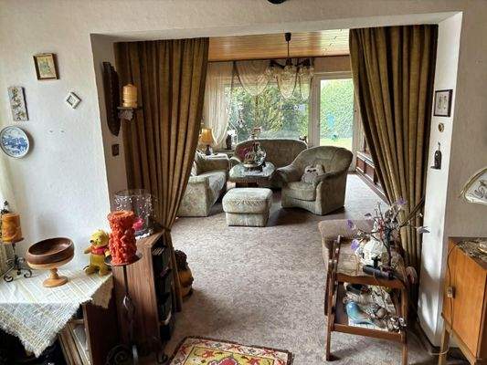 Blick vom Esszimmer aus ins  Wohnzimmer