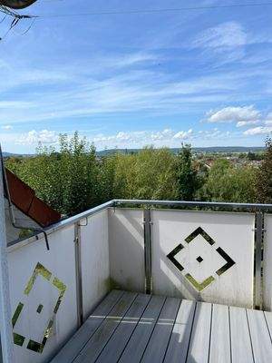 Balkon mit Dorfausblick