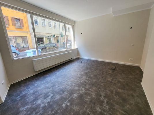 Ladenlokal mit großer Fensterfläche