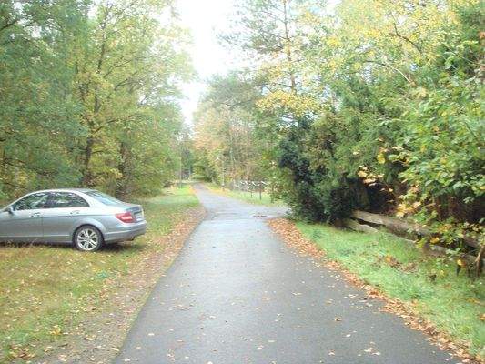 Bild10: Süd-Nordans.verl. d. Zufahrt z.d. Anwesen