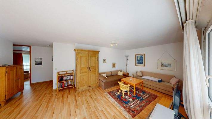 gut geschnittenes Wohnzimmer