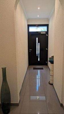 Blick auf Hauseingangstür