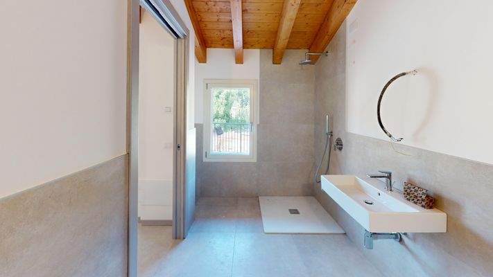 NA-072-15-Villetta-a-Calcinato-BS-Bathroom 3.jpg