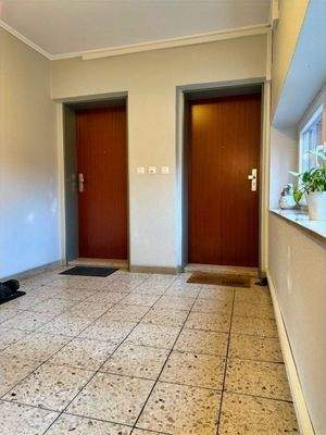 Flur vor der Wohnung, nur ein direkter Nachbar