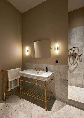 Badezimmer mit Dusche