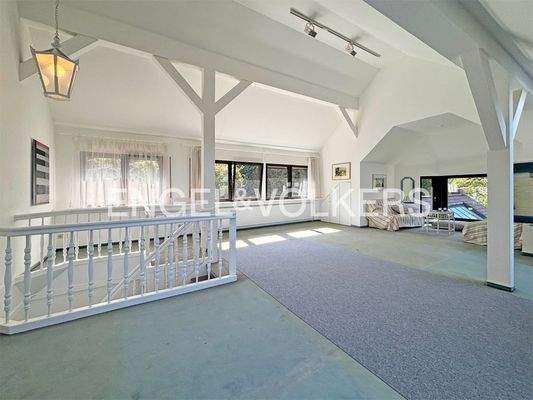 Dachstudio mit Erker