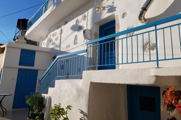 Kreta, Kritsa: Haus mit Gästehaus und Garten im Zentrum zu verkaufen