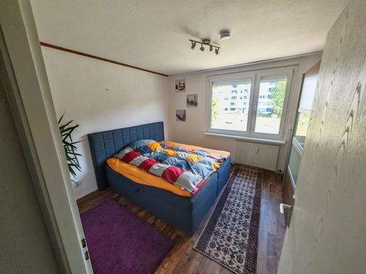 …großes, helles Schlafzimmer…