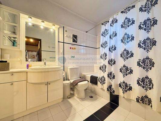 1f5ce814d728428a9b626112478626af-original