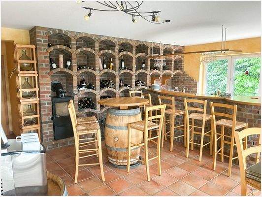 Weinkeller mit Bar